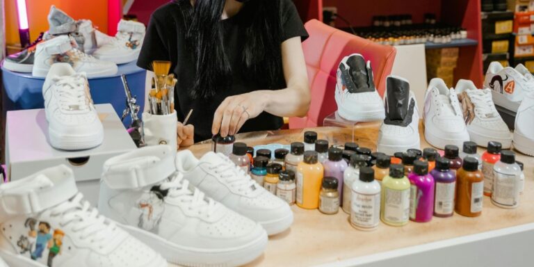 Comment les vêtements personnalisés nous aident au long terme?